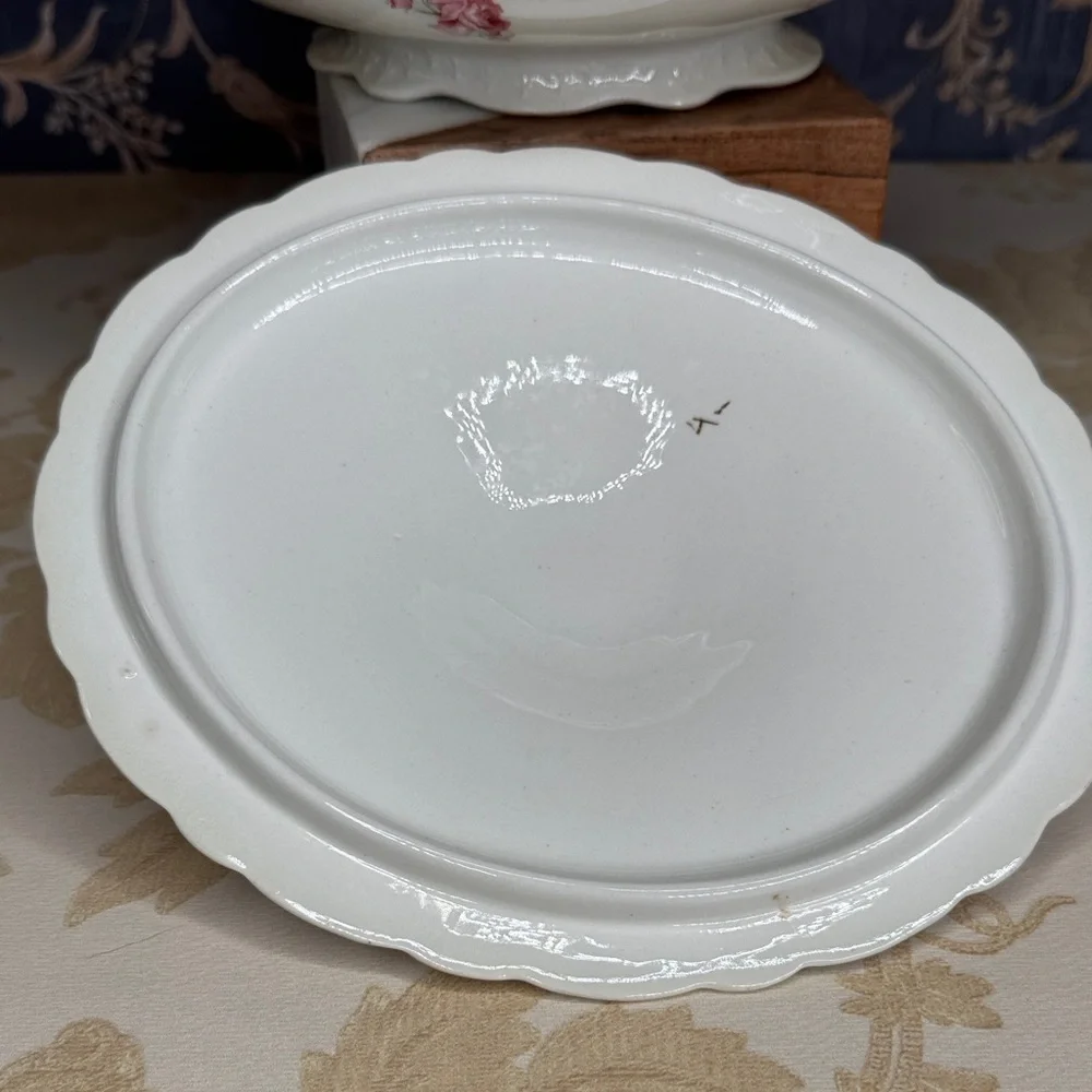 Antique Johnson Brothers England Oval Covered Floral Dish Gold Trim
